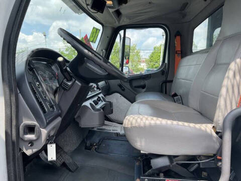 2010 Freightliner M2 106