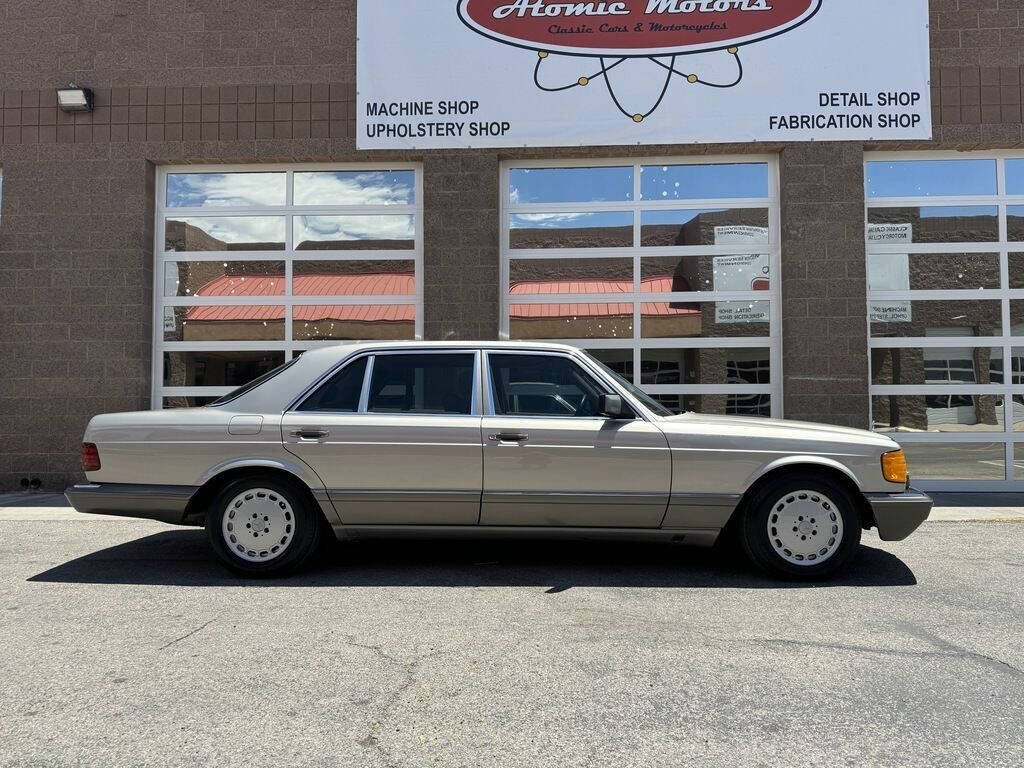 1988 Mercedes-Benz 560-Class 2