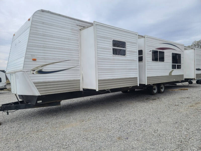 2010 Elkhart Hy-Line Park Model for sale at Kentuckiana RV Wholesalers in Charlestown IN