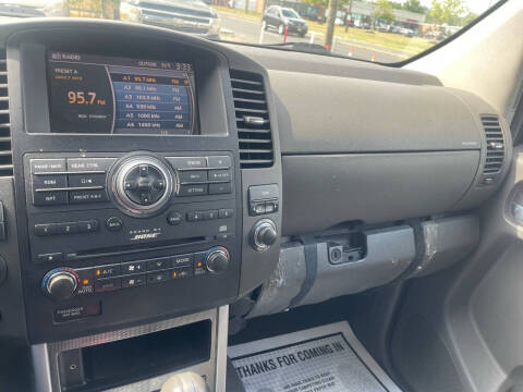 2010 Nissan Pathfinder LE