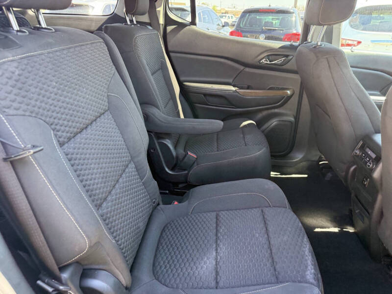 2017 GMC Acadia SLE-2