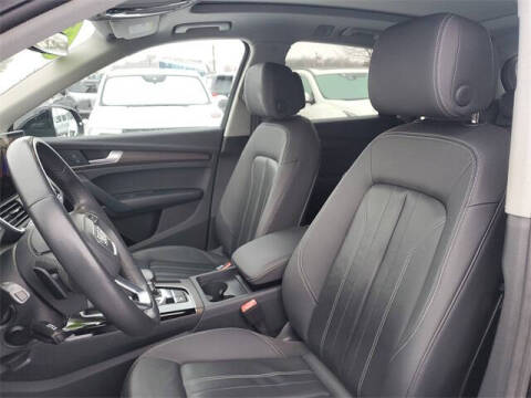 2023 Audi Q5 quattro Premium 40 TFSI