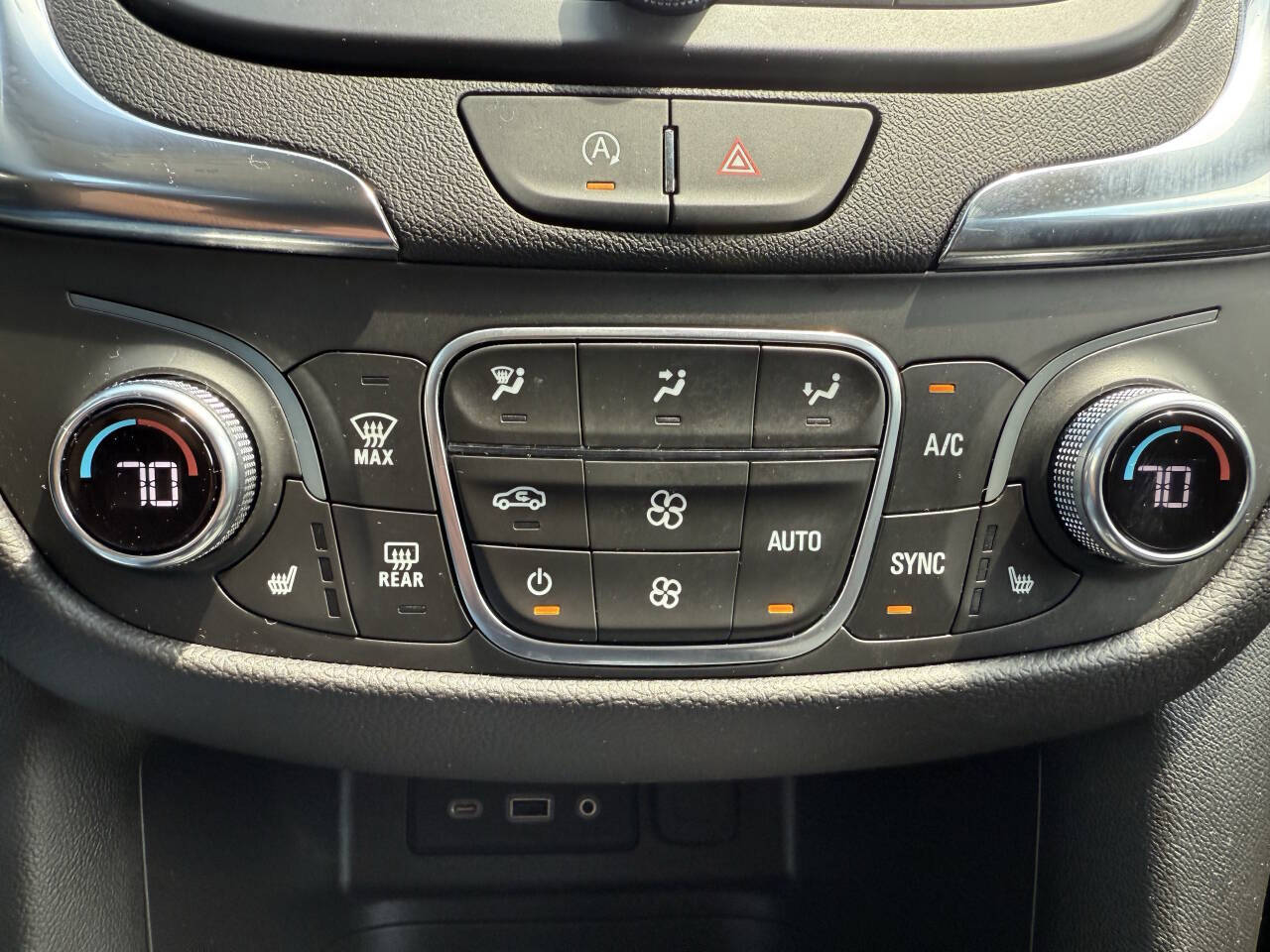 2024 Chevrolet Equinox photo 18