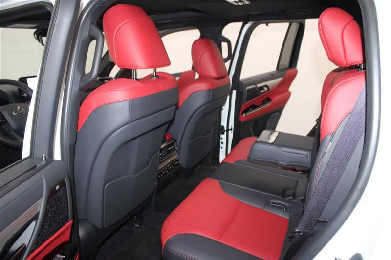 2025 Lexus LX 700h F SPORT Handling