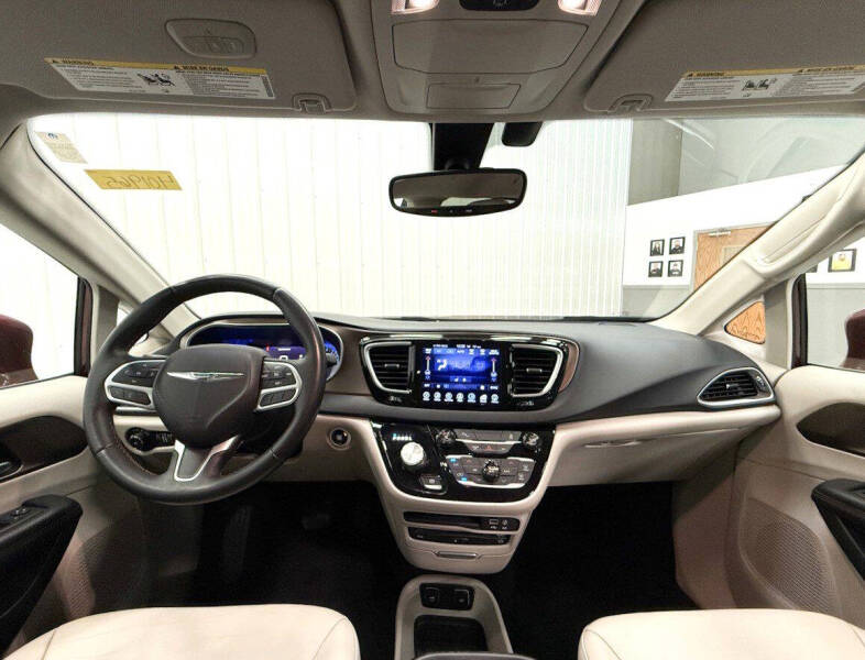 2017 Chrysler Pacifica Touring-L Plus