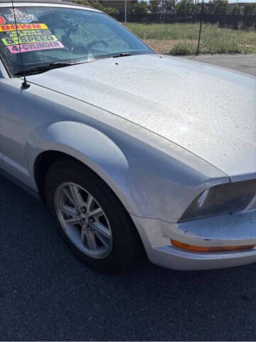 2006 Ford Mustang V6 Standard