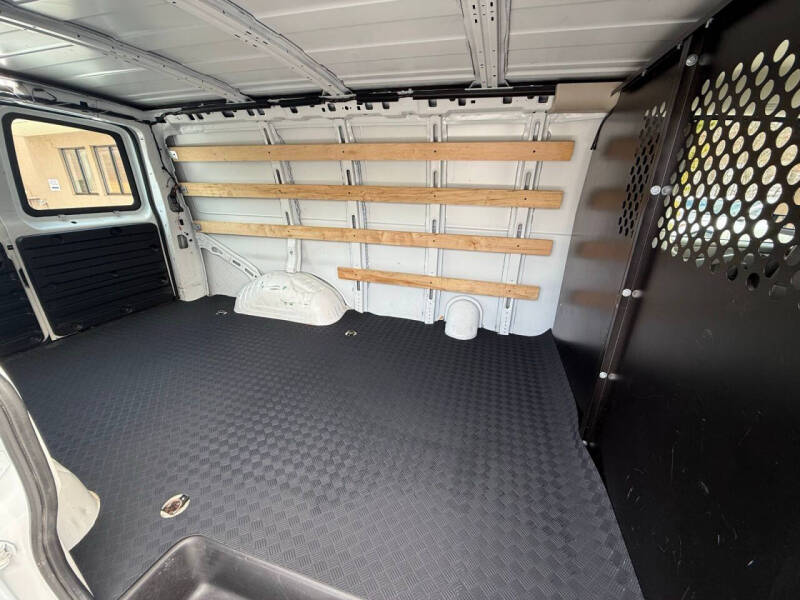 2023 GMC Savana 2500