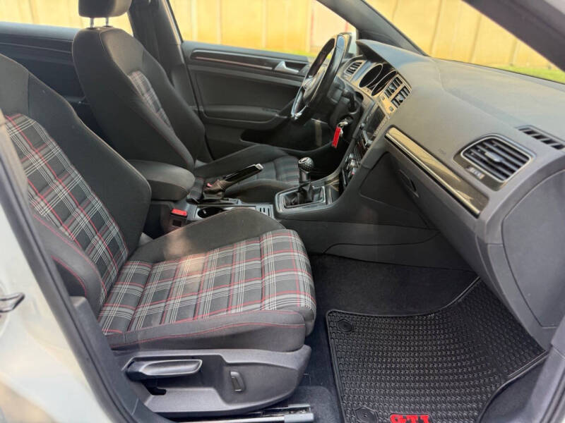 2017 Volkswagen Golf GTI S