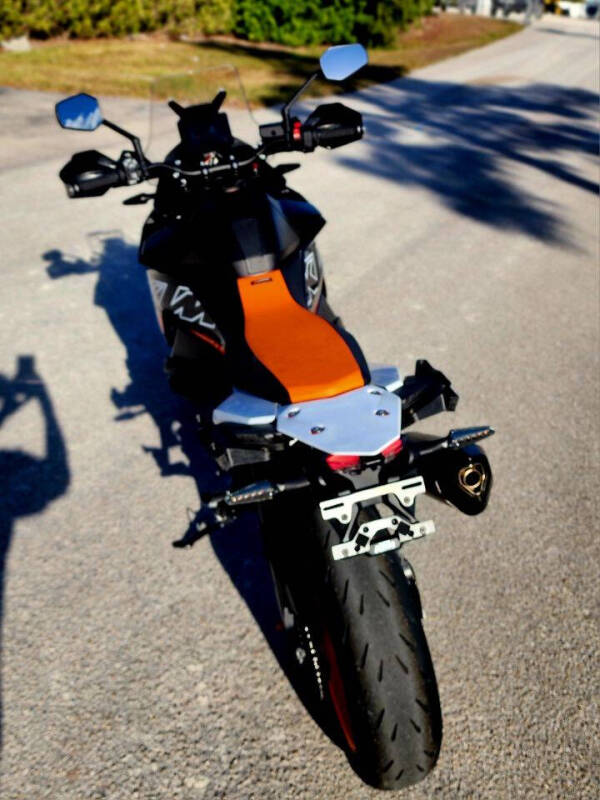 2024 KTM 890 SMT