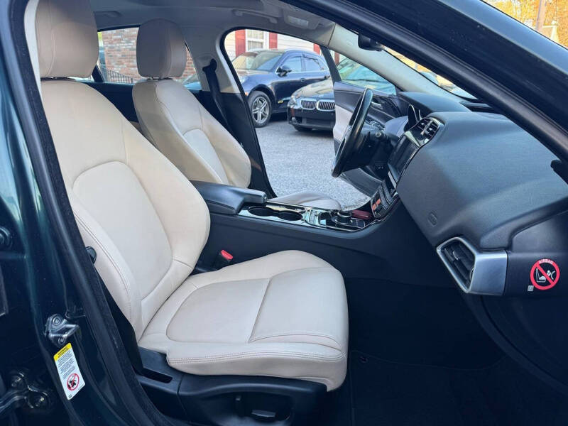 2017 Jaguar XE 35t Premium