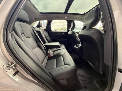 2024 Volvo XC60 B5 Core Dark Theme