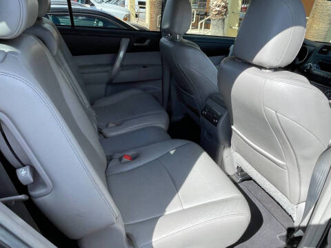 2012 Toyota Highlander SE