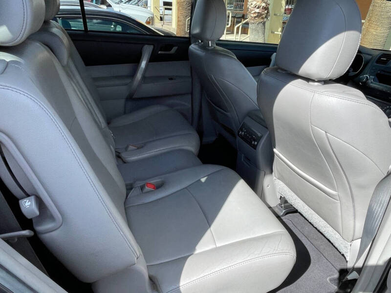 2012 Toyota Highlander SE