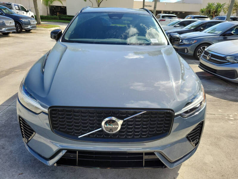 2024 Volvo XC60 B5 Plus Dark Theme