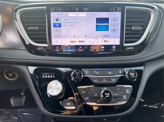 2026 Chrysler Pacifica Select