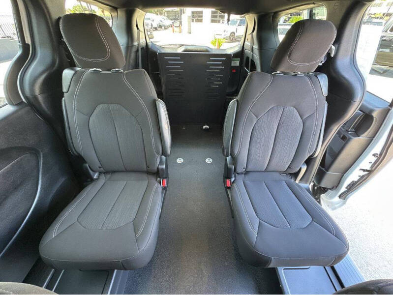 2024 Chrysler Pacifica Touring