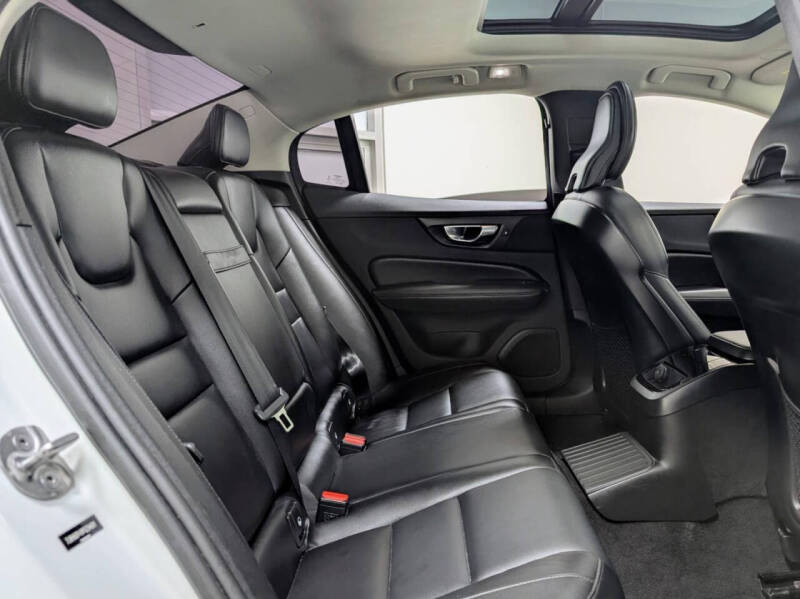 2023 Volvo S60 Recharge T8 Core Dark Theme