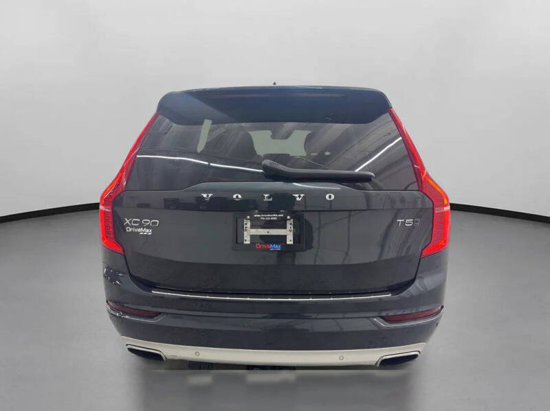 2021 Volvo XC90 T5 Momentum