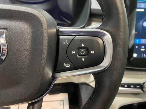 2024 Volvo XC40 B5 Plus Bright Theme