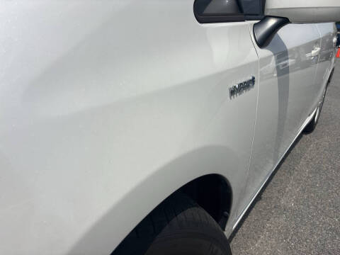 2014 Toyota Prius v Five