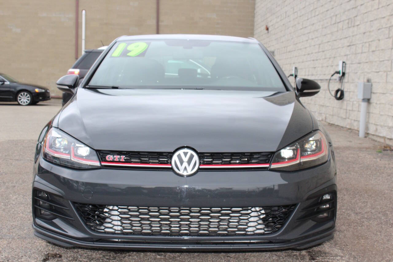 VolkswagenGolf GTI8
