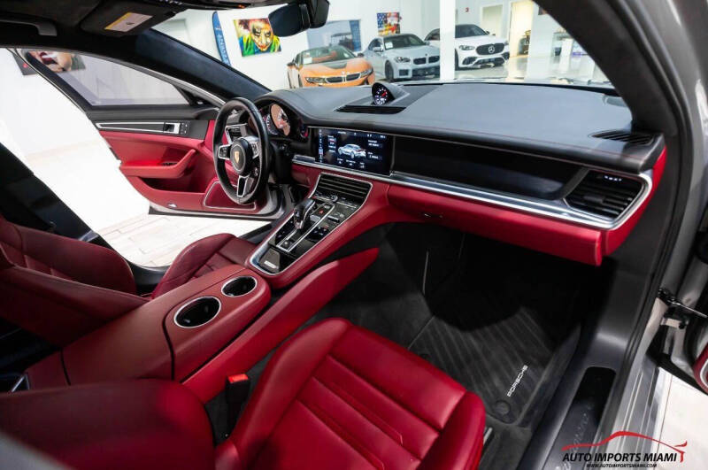 2019 Porsche Panamera GTS