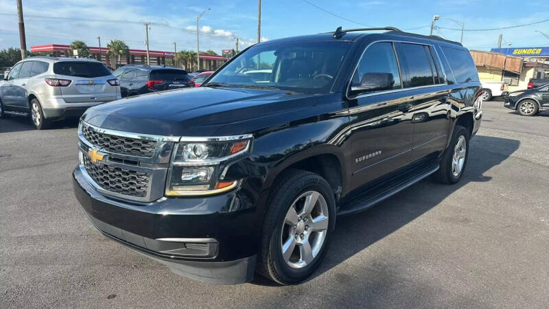 2018 Chevrolet Suburban LS photo 3