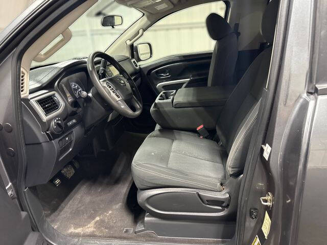 2017 Nissan Titan SV