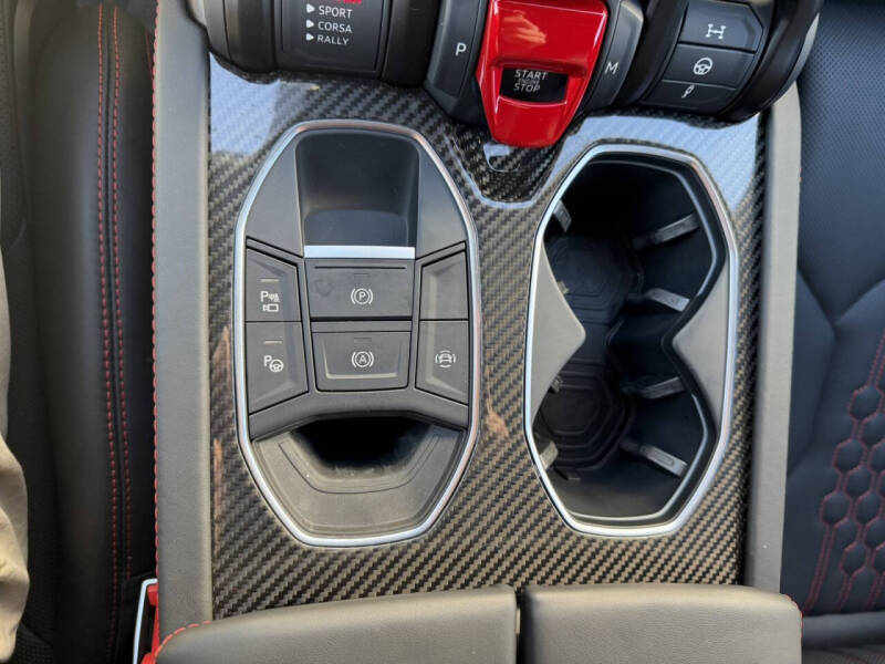 2023 Lamborghini Urus Performante