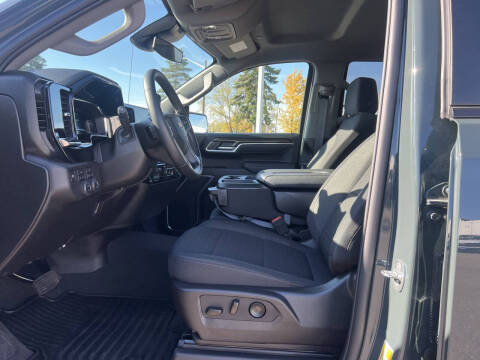 2025 Chevrolet Silverado 1500 LT