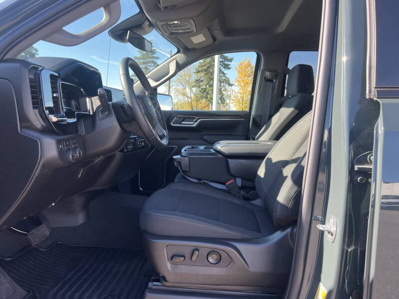 2025 Chevrolet Silverado 1500 LT