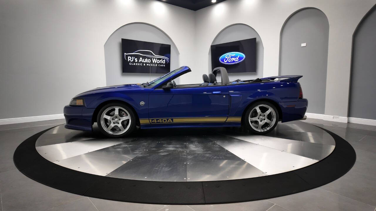 2004 Ford Mustang 2