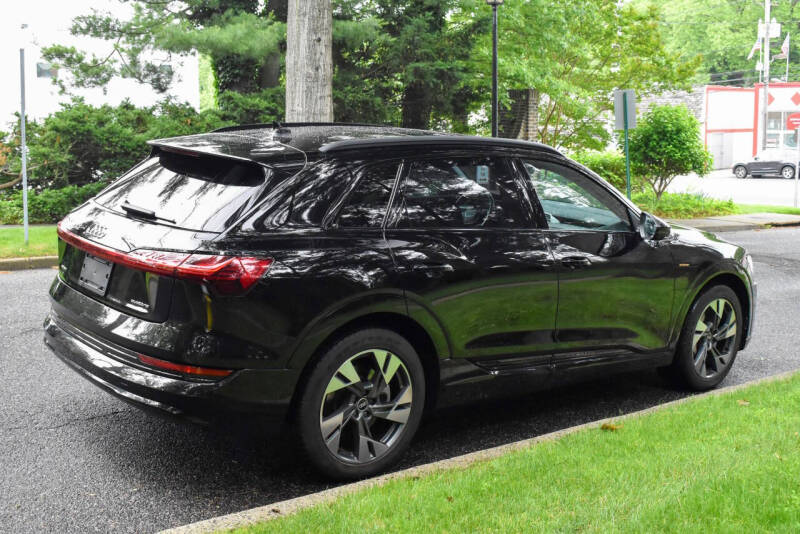 2021 Audi e-tron quattro Premium