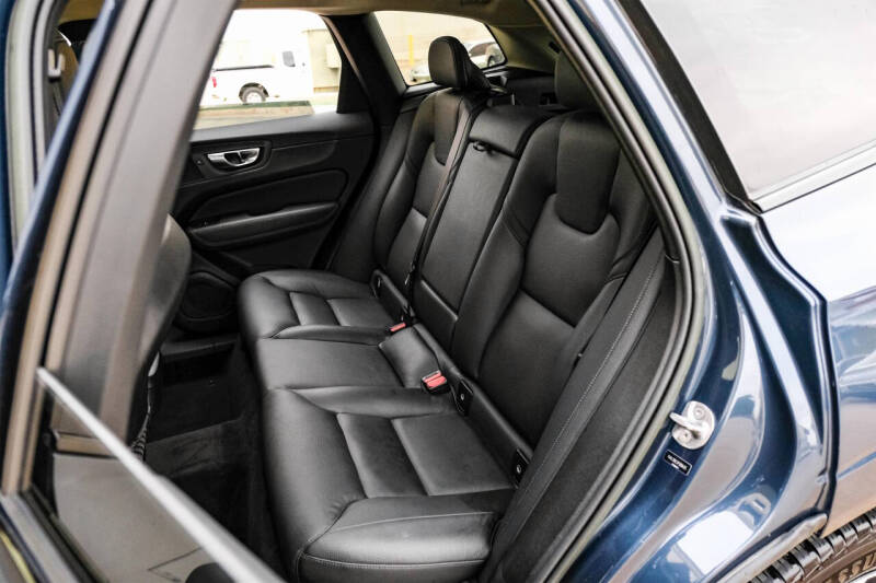 2023 Volvo XC60 B5 Plus Dark Theme