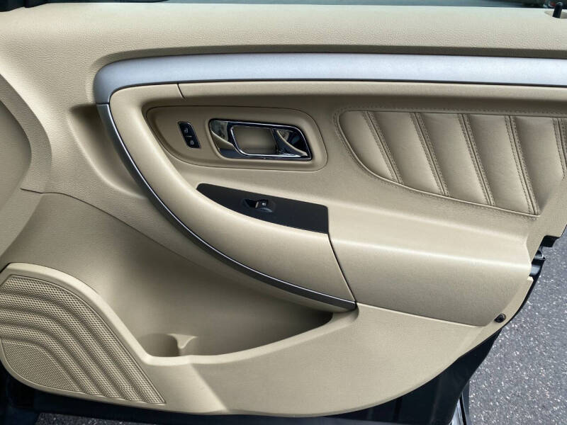 2015 Ford Taurus SE