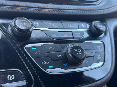 2023 Chrysler Pacifica Plug-In Hybrid Pinnacle