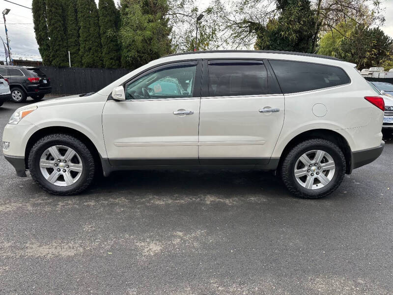 2012 Chevrolet Traverse 1LT photo 3