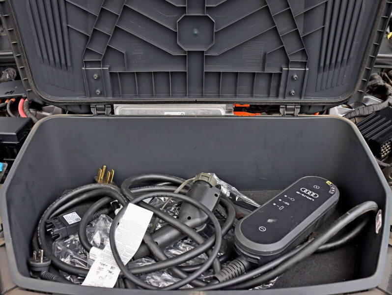 2019 Audi e-tron quattro Prestige