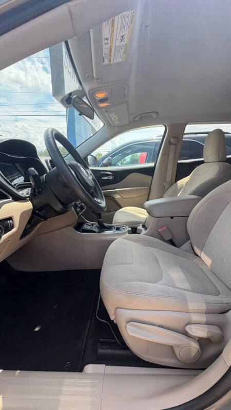 2019 Jeep Cherokee Latitude