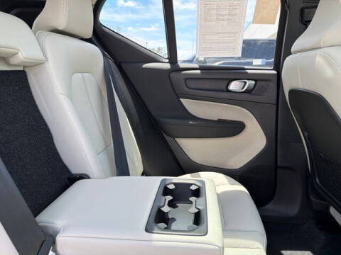 2023 Volvo XC40 B5 Plus Bright Theme