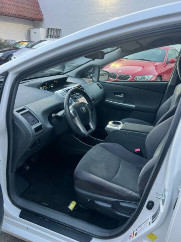 2013 Toyota Prius v Two