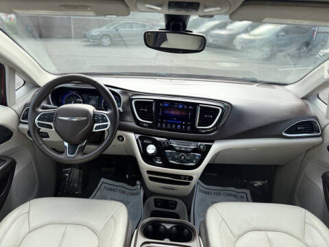 2017 Chrysler Pacifica Touring-L