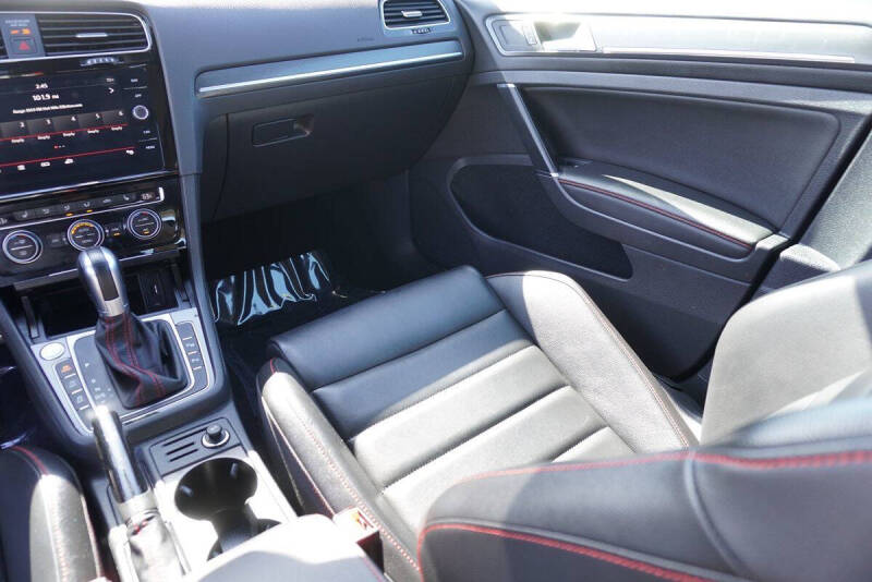 2019 Volkswagen Golf GTI SE
