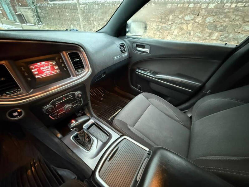 2017 Dodge Charger SE