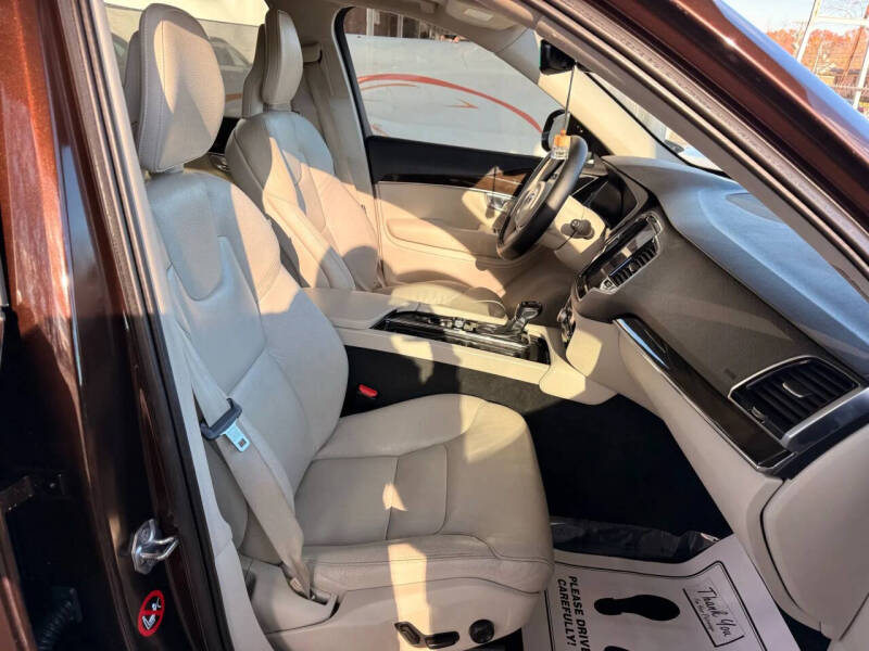 2018 Volvo XC90 T6 Momentum