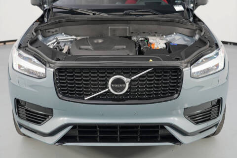 2023 Volvo XC90 Recharge T8 Ultimate Dark Theme