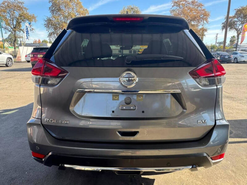 2020 Nissan Rogue SV photo 4