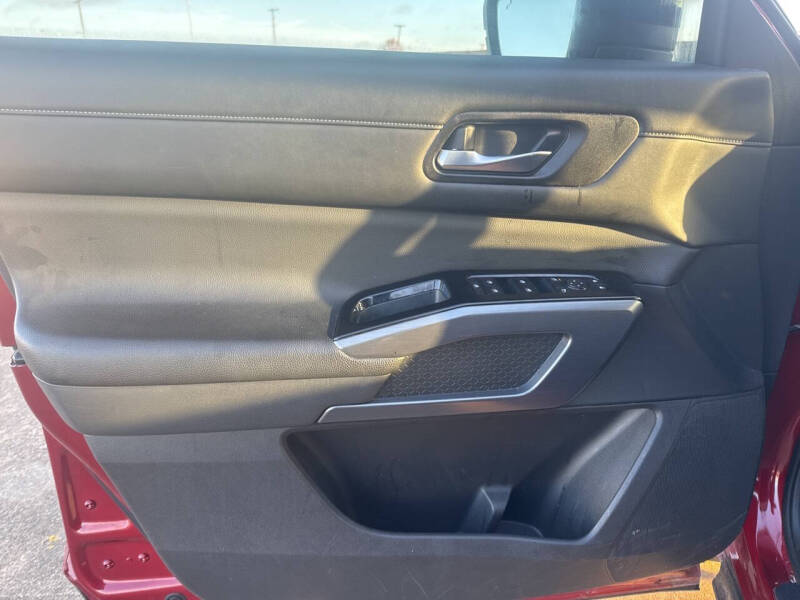 2022 Nissan Pathfinder SL