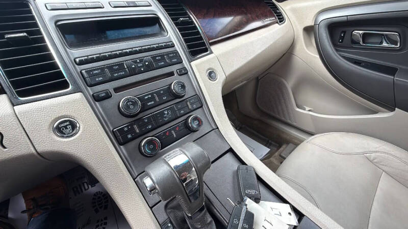 2011 Ford Taurus SEL