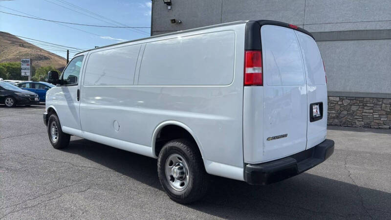 2023 Chevrolet Express 2500